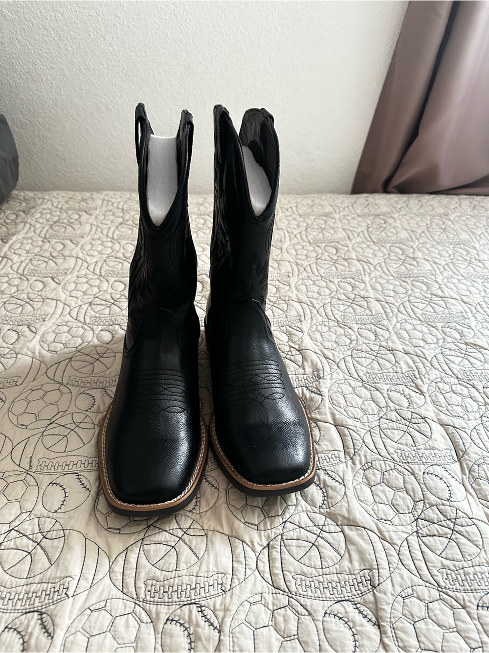 Black Men's Western Boots - Classic Cowboy Style